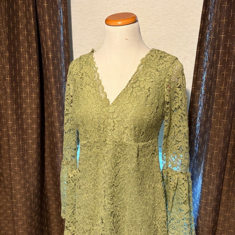 Betsey Johnson Lace Dress V Neck Bell Sleeve Green Party Cocktail Size 2 - Picture 3 of 9